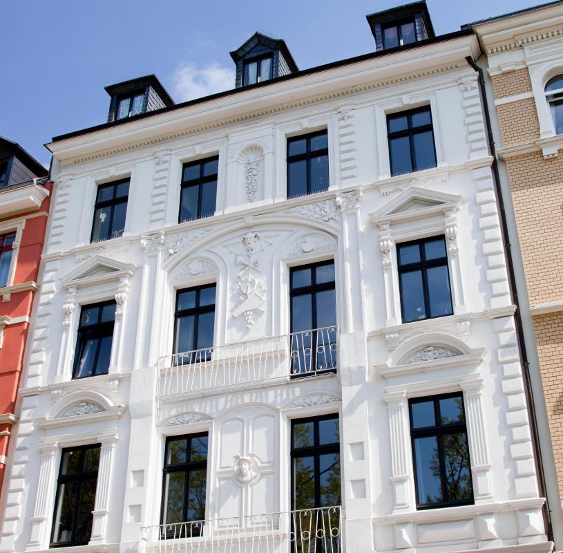 A condominium manager may decide how units will be divided within a building that has been converted from use as an apartment.