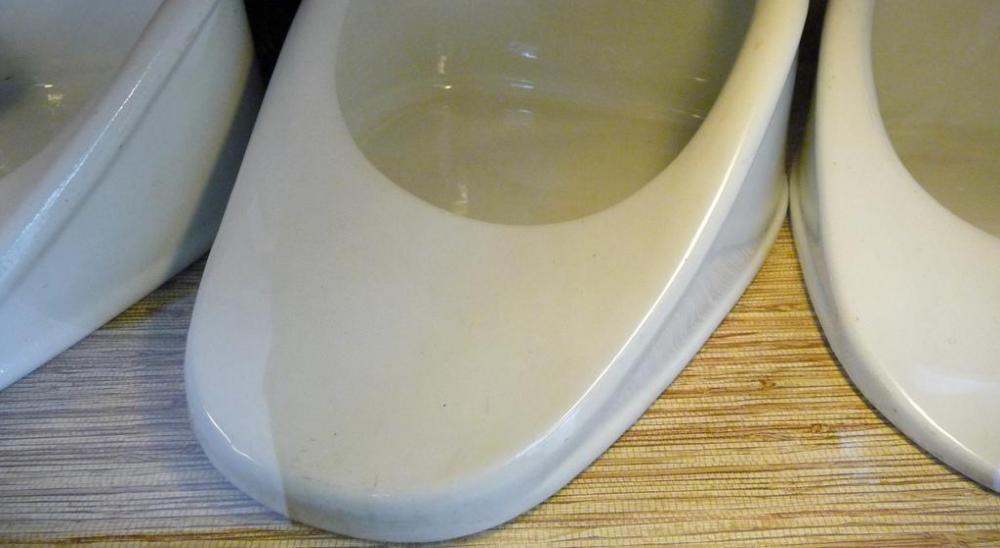 A psychiatric assistant may be responsible for changing bedpans.