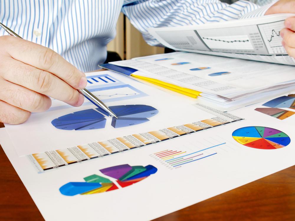 Some brokers focus on managing existing investments, rather than looking for new buy and sell opportunities.