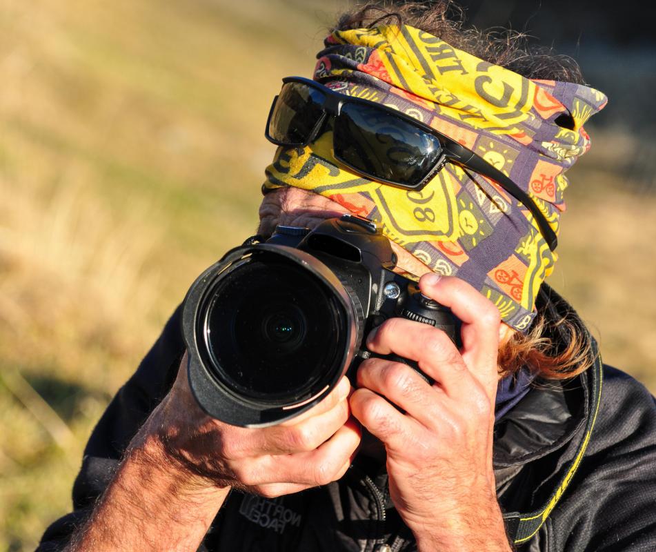 A freelance photographer often works as an independent contractor for different agencies.