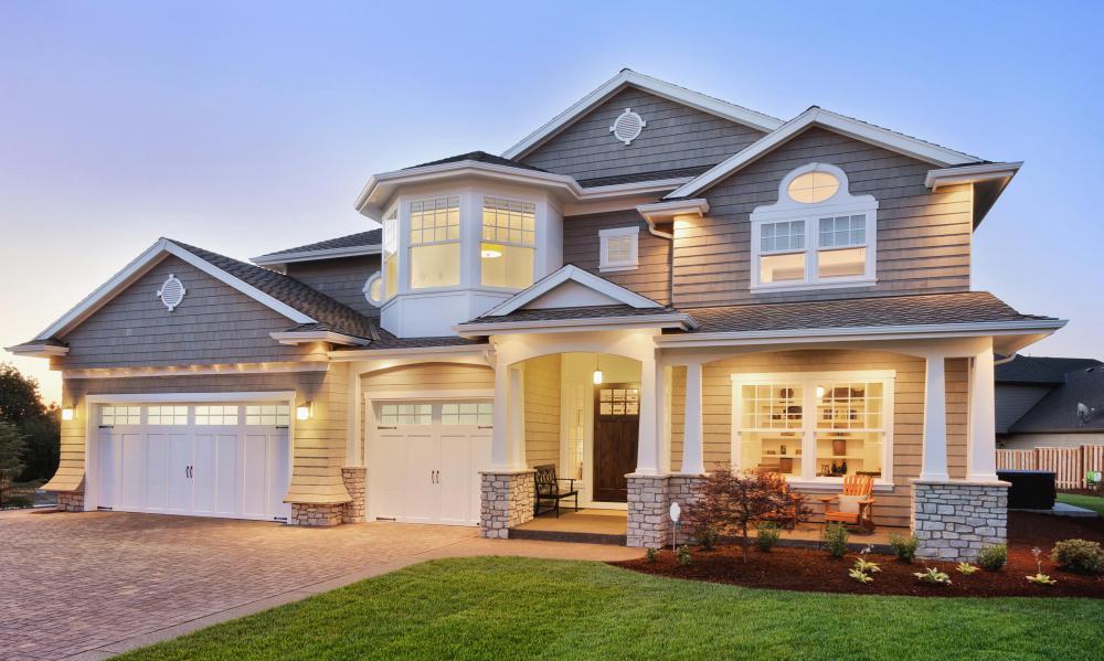Homeowners may consult mortgage advisors to help them through the mortgage process.