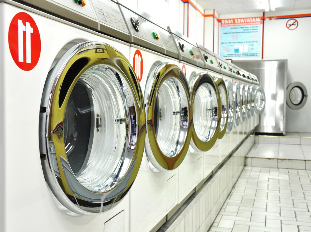 What Does a Laundry Attendant Do? (with pictures)