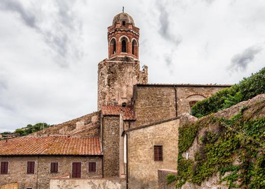 Heritage tourism courses focus on identifying and promoting historical buildings and locations.