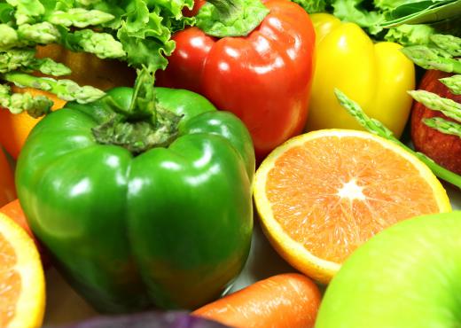 Nutritional therapists promote the vitamin benefits of eating fruits and vegetables.