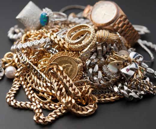 Recovery agents may help people find stolen jewelry pieces.